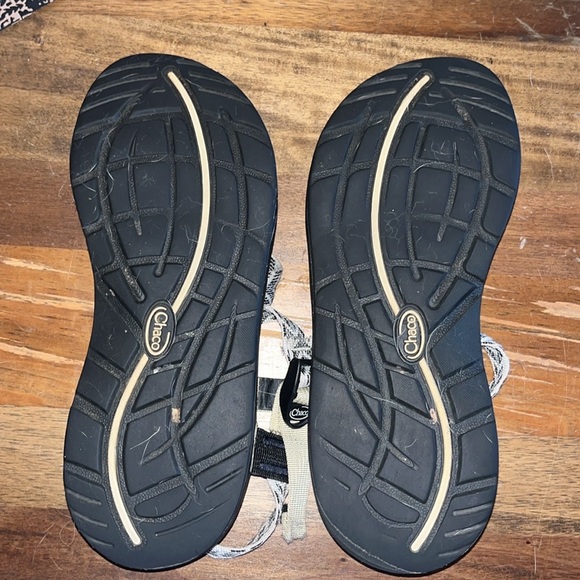 Chacos, Women Size 9 - Picture 3 of 3